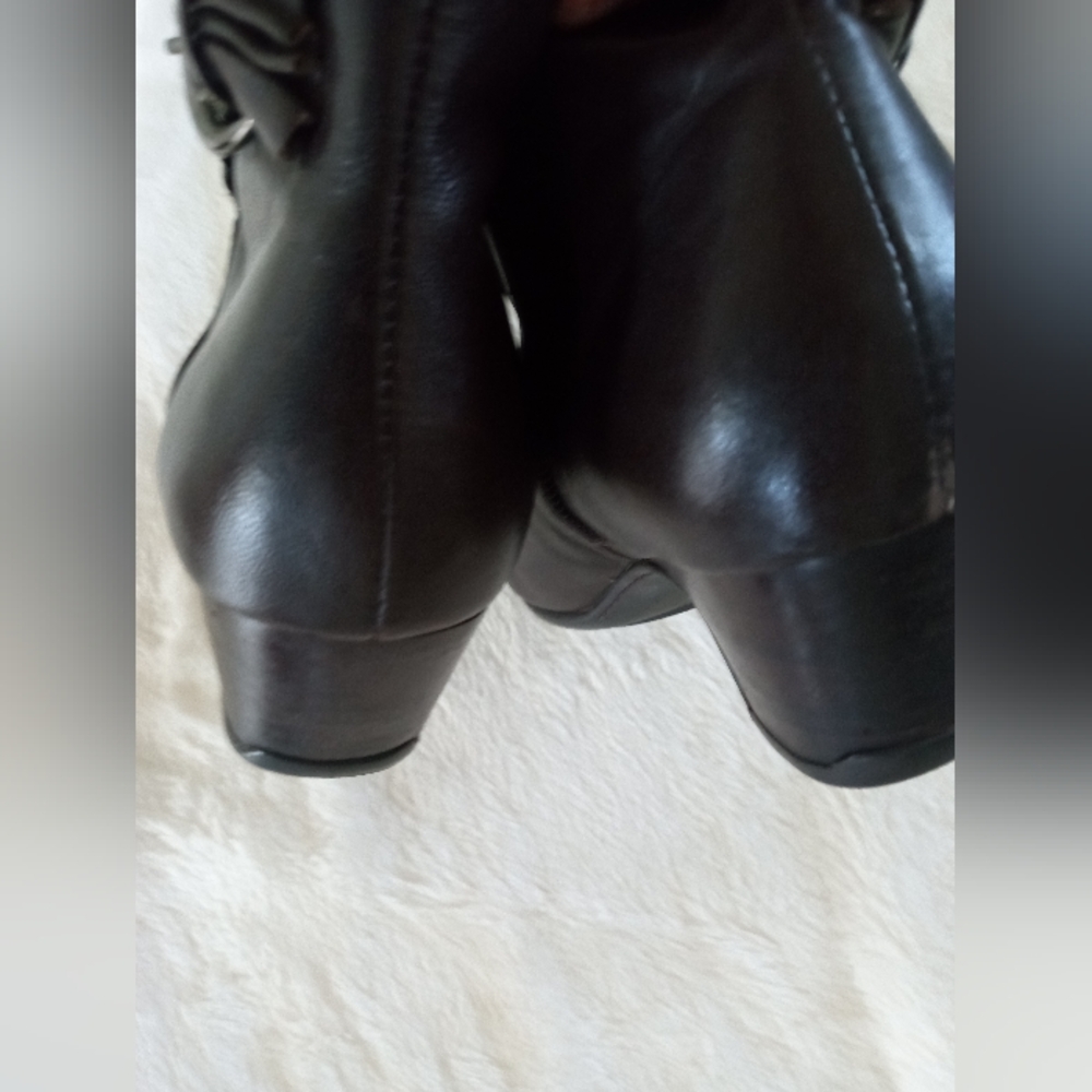 CLARKS Ruched Leather Ankle Brown Boots | 7.5 W - Picture 4 of 7